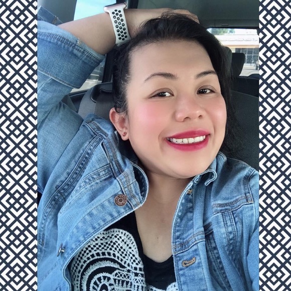 MEET YOUR POSHER LLORA! - Picture 1 of 1